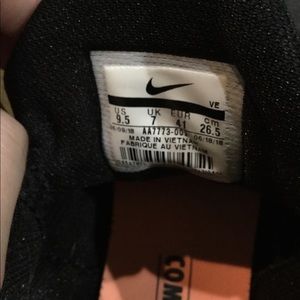 Women’s black Nike tennis shoes